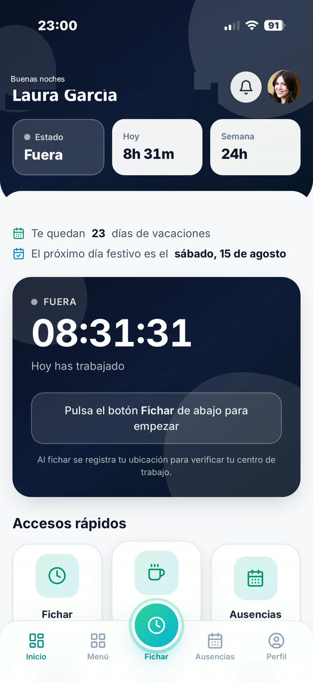 Pantalla de inicio de Trazo: fichar con el reloj en vivo